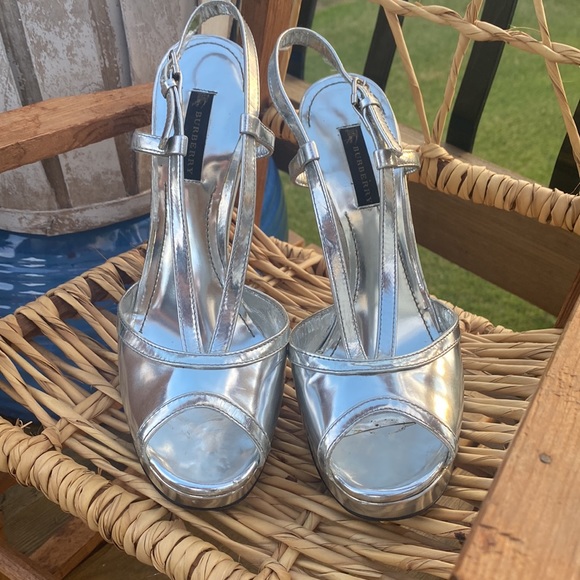 Burberry Silver Metallic pumps, chunky! Excellent Condition! Size ❤️🔥 - Picture 2 of 11